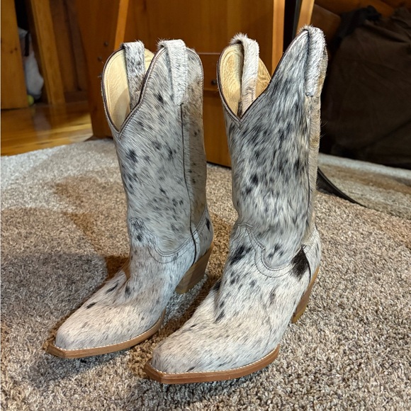 Cowhide Western Boots - Black and White - Picture 2 of 5